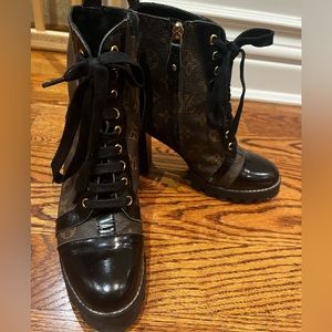 Louis Vuitton size 37 Boots
